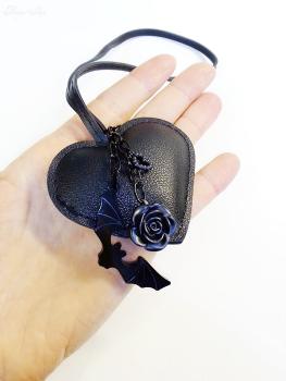 Taschenanhänger Herz mit Fledermaus/Rose